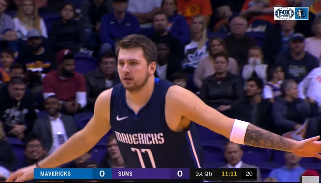 Luka Doncic termine novembre en beauté à Phoenix : un triple-double à ...