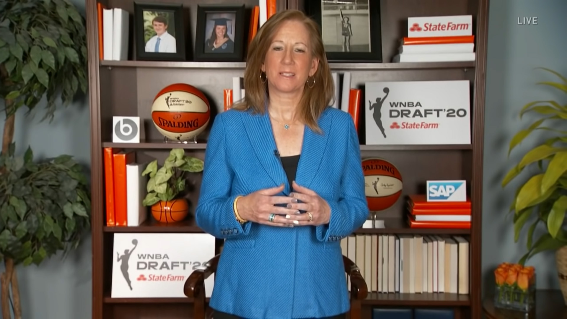 https://redac.trashtalk.co/wp-content/uploads/2020/06/Cathy-Engelbert-16-juin-2020.jpg