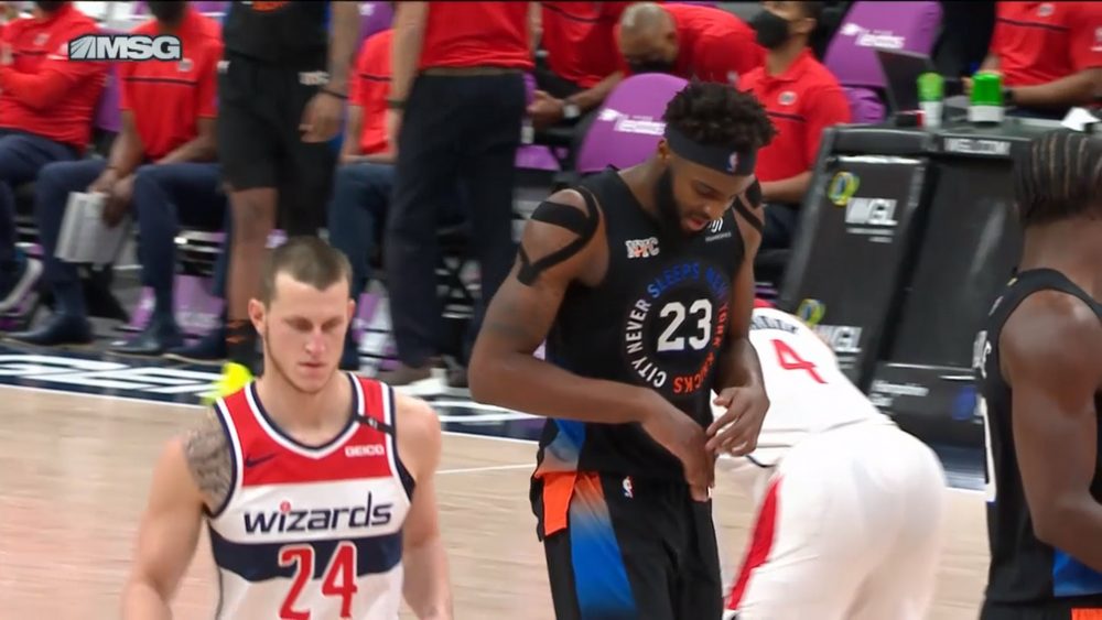 Mitchell Robinson Knicks fracture main droite photo Why This Matters for the Knicks