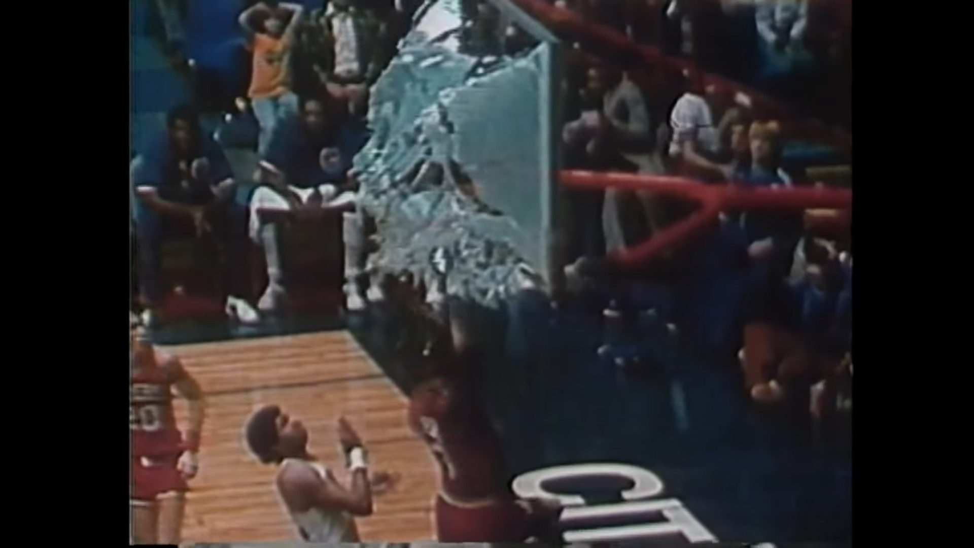 Le jour où Darryl Dawkins a explosé son premier arceau en NBA