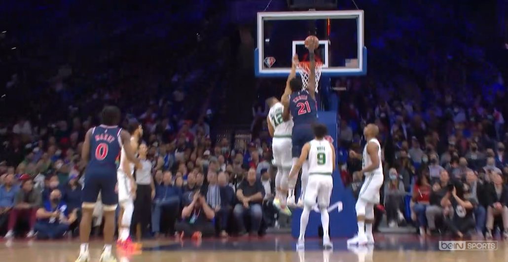 Nba Top 10 Du Jour Joel Embiid Sest Mangé Un Blow Out Mais Il A