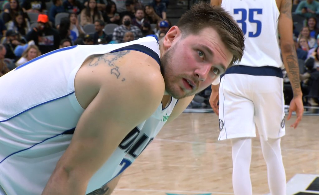 L'entrée insolite de Luka Doncic sur les parquets de NBA: «Quelle façon de  se pointer ici !» (vidéo)