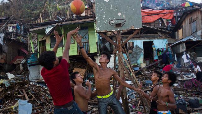 Basket-typhon-philippines
