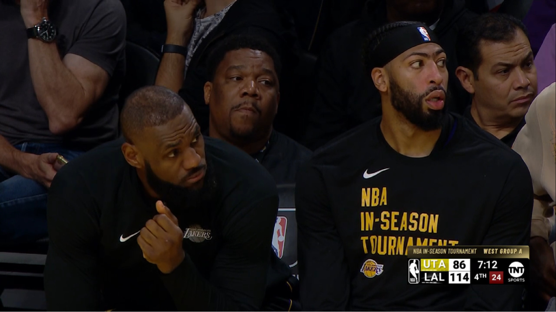 Lakers : LeBron James et Anthony Davis mettent la pression sur Rob Pelinka
