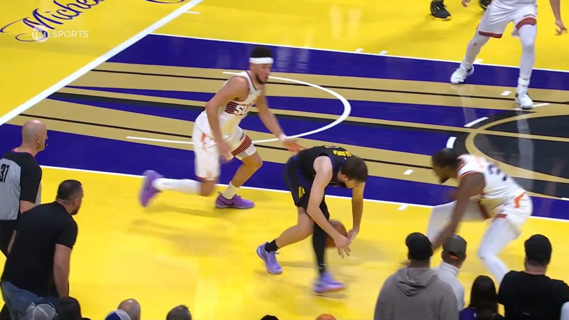 Devin Booker a du mal à digérer la fin de match face aux Lakers