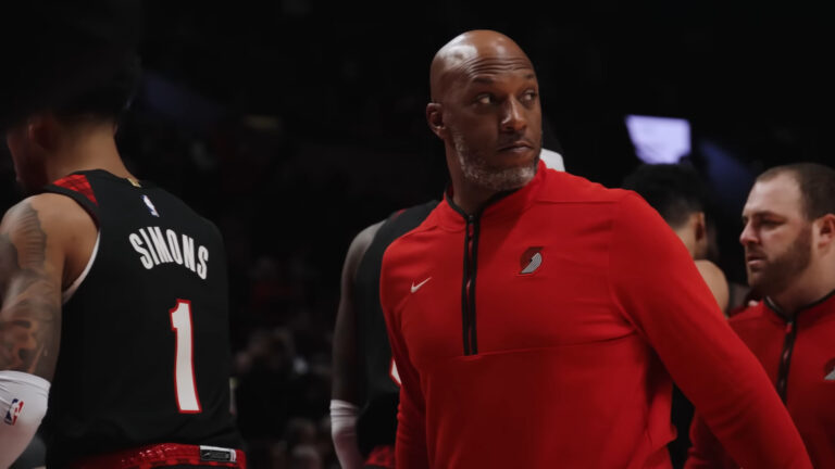 https://redac.trashtalk.co/wp-content/uploads/2024/05/Chauncey-Billups-Blazers-18-janvier-2024-768x432.jpg