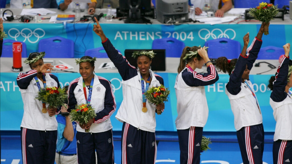 Team USA Women podium Athènes 2004 9 juillet 2024