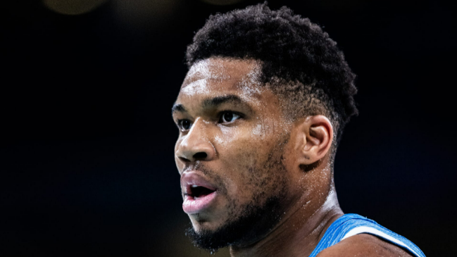 https://redac.trashtalk.co/wp-content/uploads/2024/08/Giannis-Antetokounmpo-Grece-1-aout-2024.png