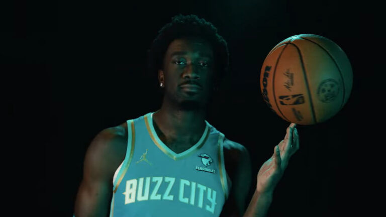 https://redac.trashtalk.co/wp-content/uploads/2024/09/Mark-Williams-Charlotte-Hornets-4-septembre-2024-768x432.jpg