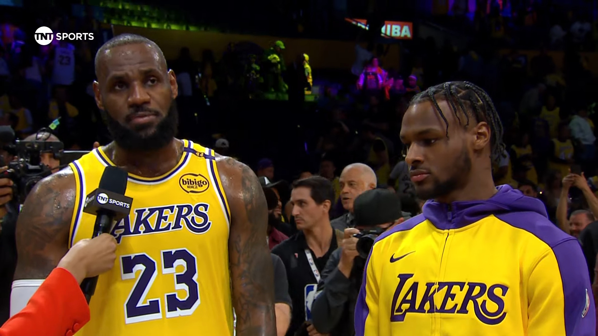 https://redac.trashtalk.co/wp-content/uploads/2024/10/LeBron-James-Bronny-23-octobre-2024-Lakers.jpg