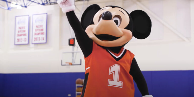 https://redac.trashtalk.co/wp-content/uploads/2024/11/Mickey-Mouse-NBA-Christmas-Day-Disney-768x384.jpg