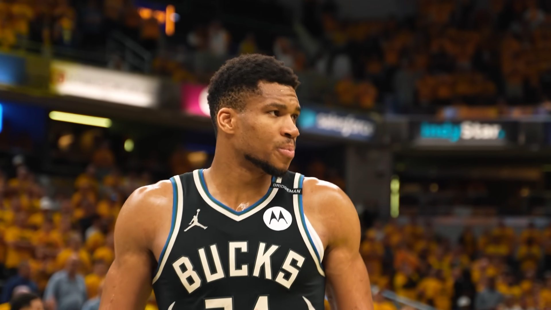 https://redac.trashtalk.co/wp-content/uploads/2025/05/Giannis-Antetokounmpo-Bucks-15-mai-2025.jpg