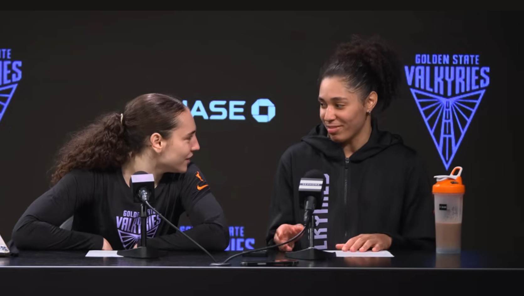 フランスの女性は、カナダで最初の歴史的な試合で輝いています