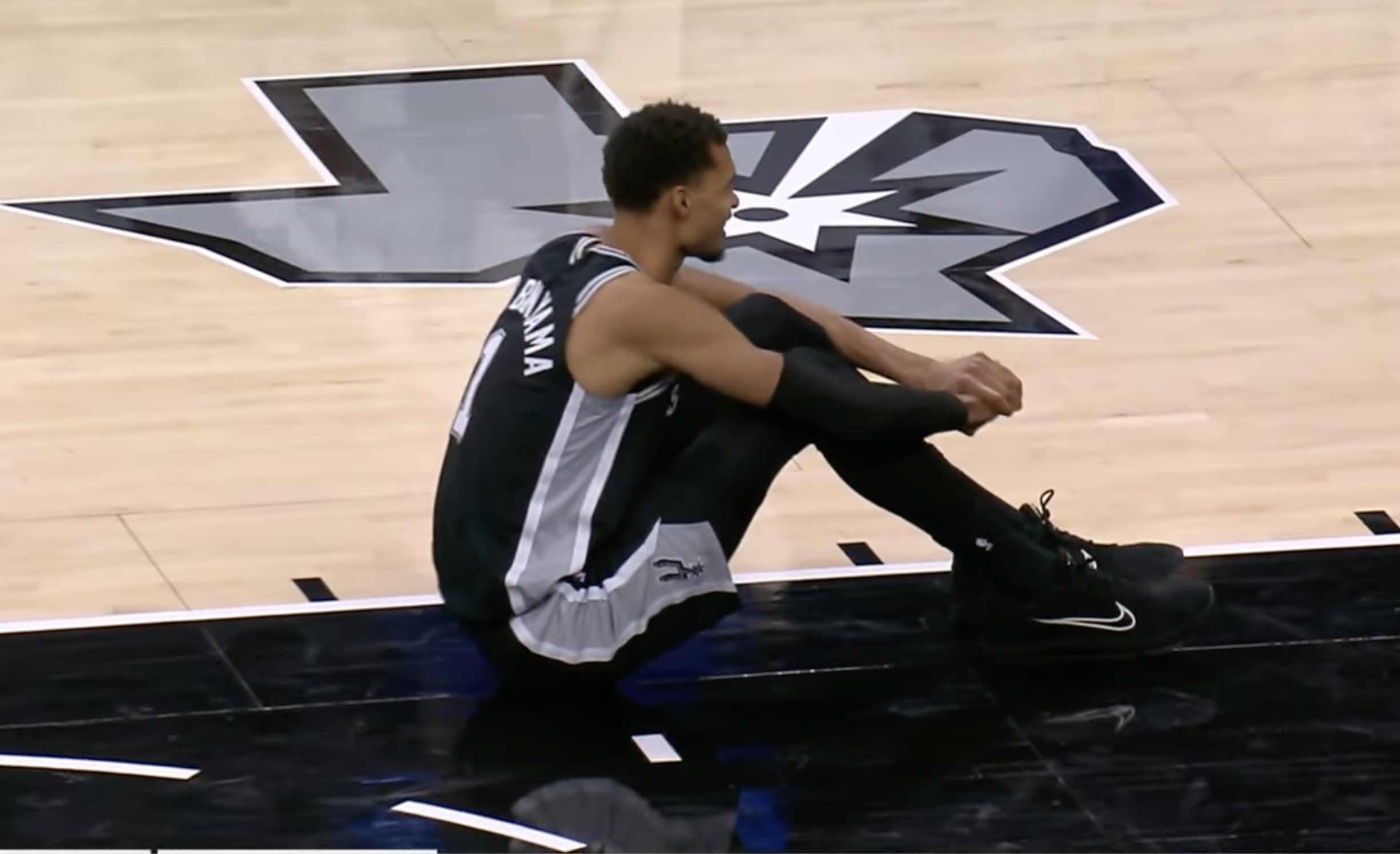 Victor Wembanyama rassurant après sa blessure : « J’espère être de retour pour le prochain match »