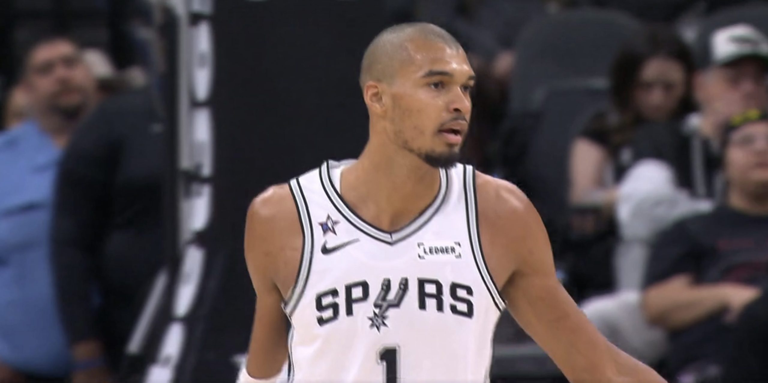 Victor Wembanyama signe 33 points, 10 rebonds face au Jazz, les Spurs s’imposent (123-110)