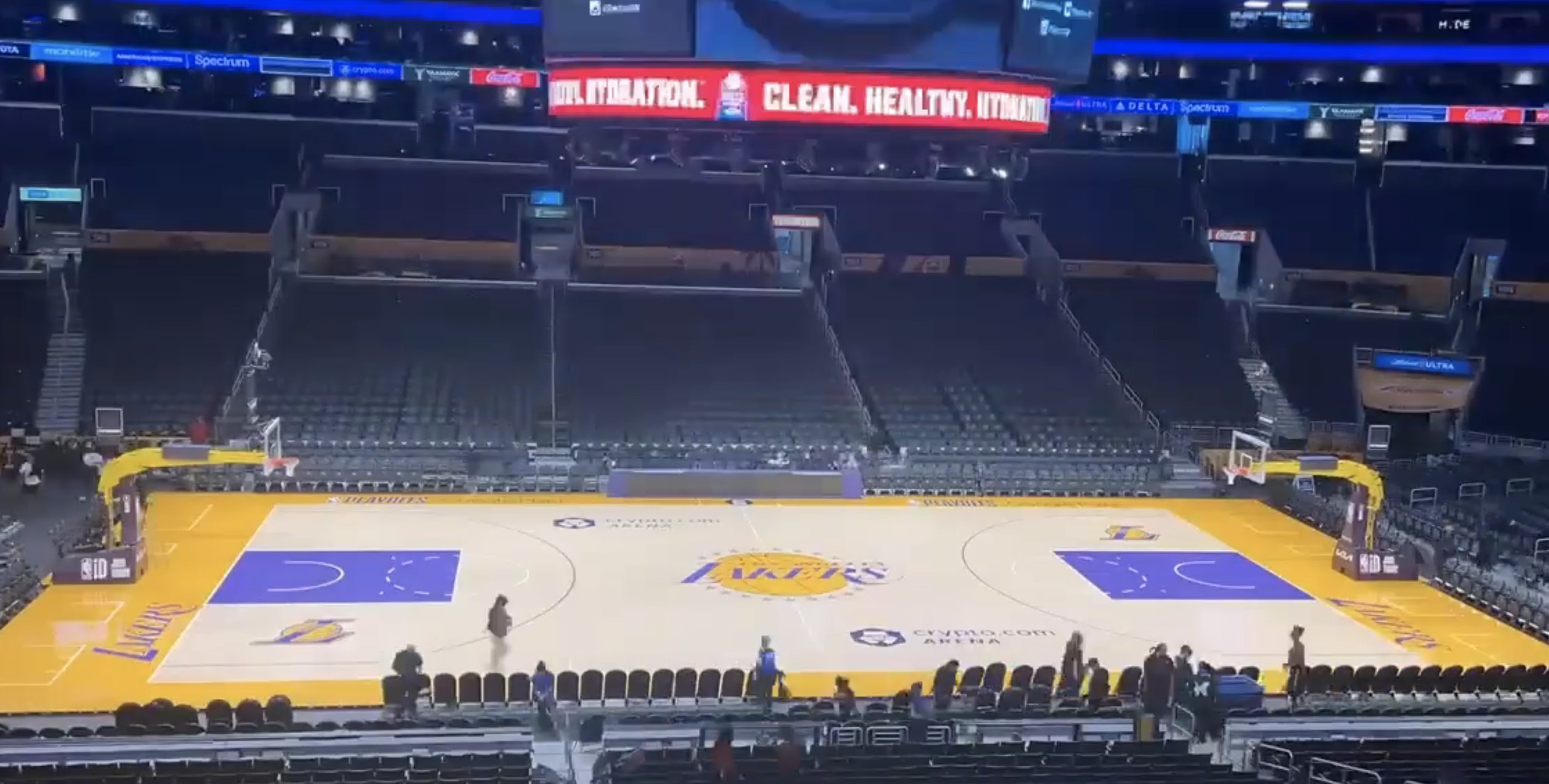 Photo: trashtalk.co Lawrence Tanter, Los Angeles Lakers announcer, dies at 76