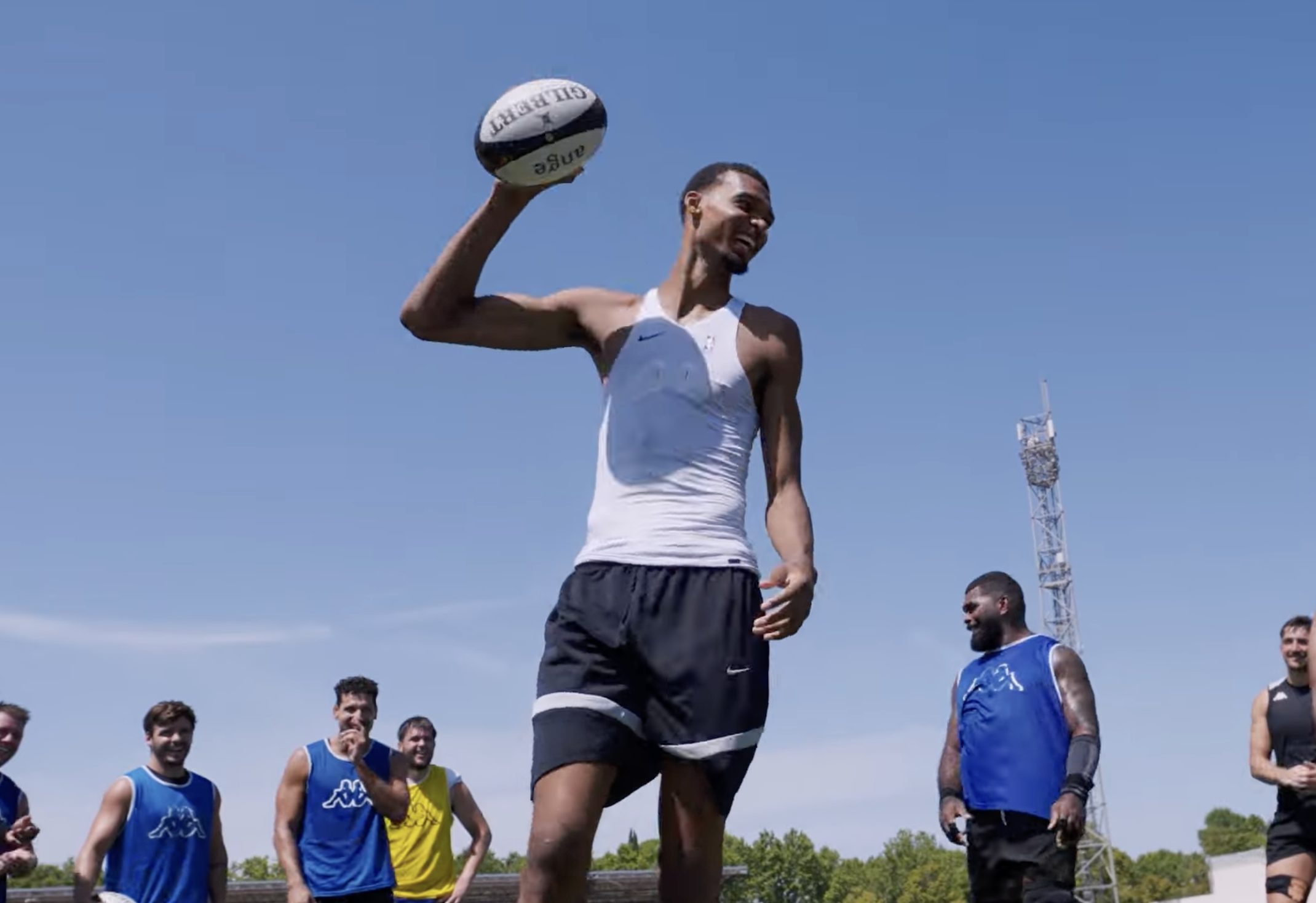 Victor Wembanyama : les images de son entraînement de rugby