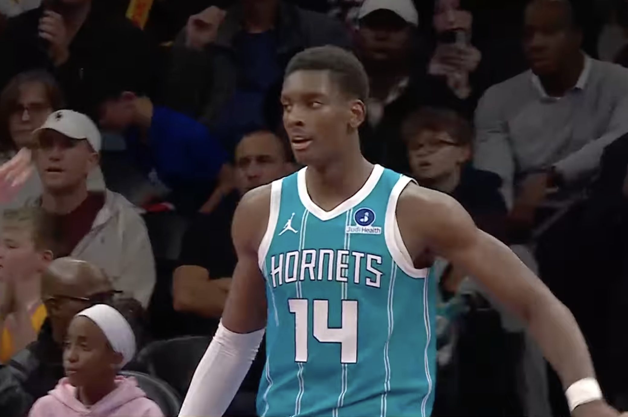 Moussa Diabaté grabs 11 offensive rebounds for Hornets